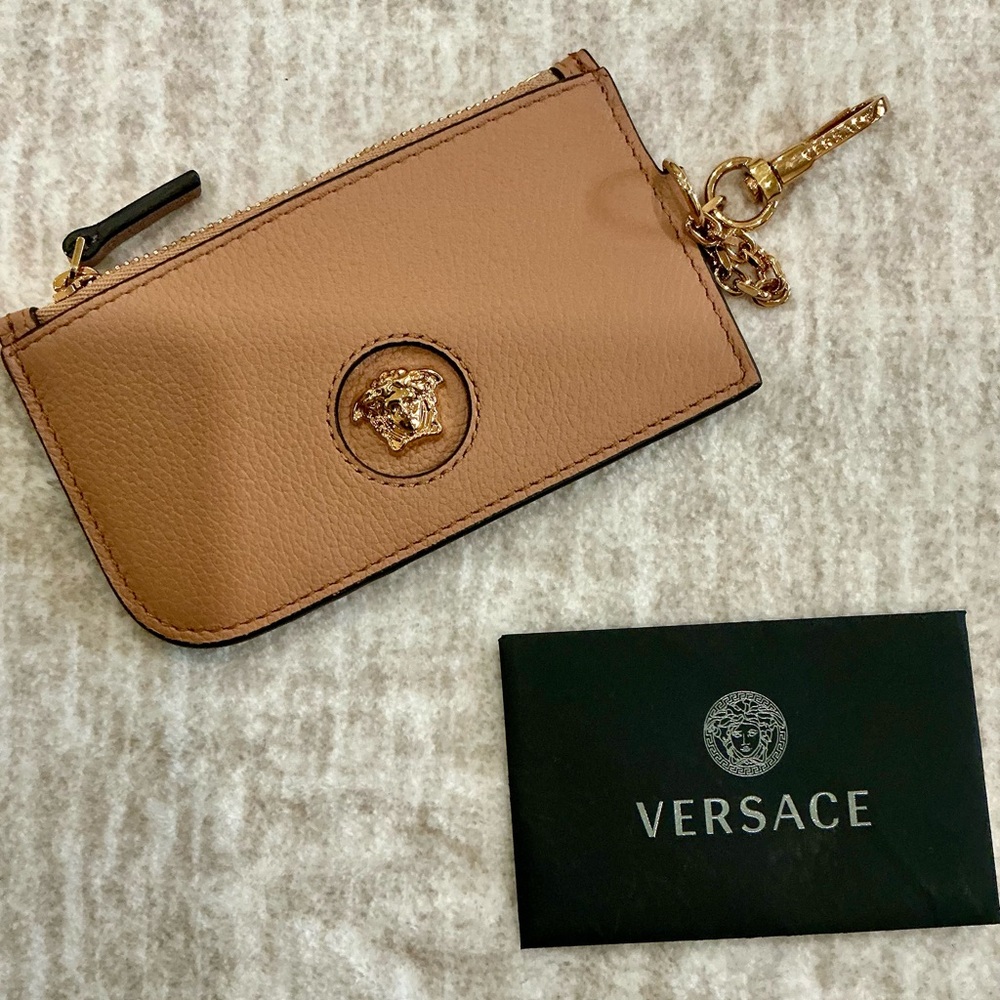✨💎NWT💎✨Full inclusion VERSACE Medusa Cardholder! - Picture 6 of 8